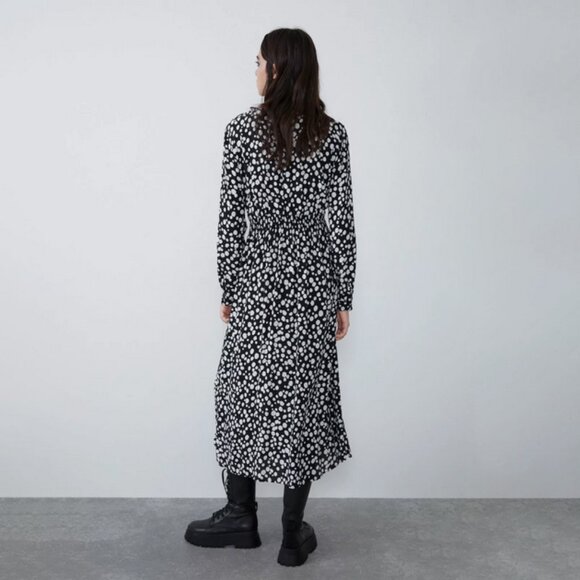 ZARA Black & White Printed Maxi Dress w/ Long Sleeves and Smocked Waist - Picture 4 of 8